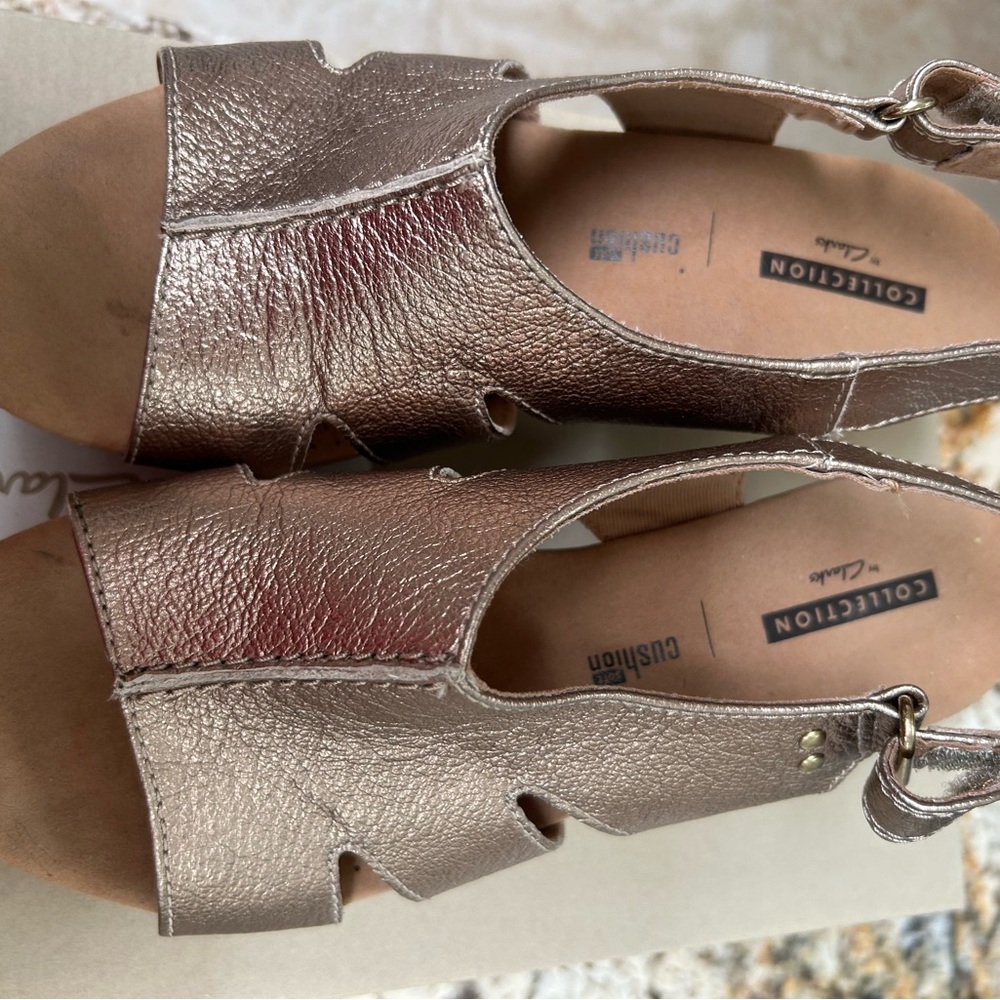 Clark’s Metallic Sandals Size 6 1/2 wide